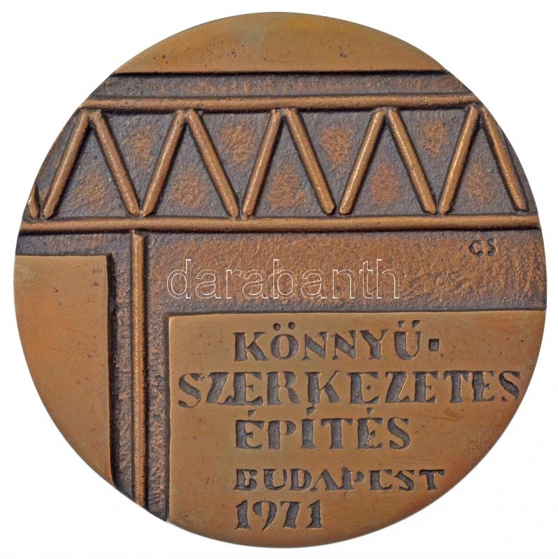 1971. 'Könnyűszerkezetes Építés Fejlesztése' egyoldalas öntött Br plakett tokban . Szing.: CS (72,5mm) T:1