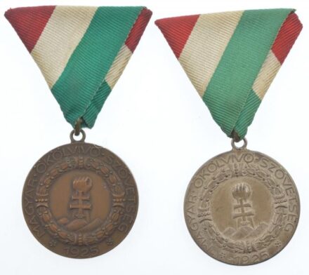 1935. 'Magyar Ökölvívó Szövetség - 1925 / Szöv. díj 1935 I.' ezüstözött Br díjérem mellszalagon (40mm) + 1936. 'Magyar Ökölvívó Szövetség - 1925 / Szöv. díj 1936 II.' Br díjérem mellszalagon (40mm) T:2