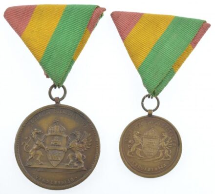 Sződy Szilárd (1878-1939) ~1930. 'Budapest Székesfőváros Versenydíja' 2xklf méretű Br díjérem (30mm, 41mm), mindkettő mellszalagon T:2