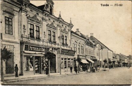 1917 Torda, Turda; Fő tér, Petrikás Emil, Pál Lajos, Amberboj Miklós és Füssy József üzlete, drogéria / main square with shops, drugstore