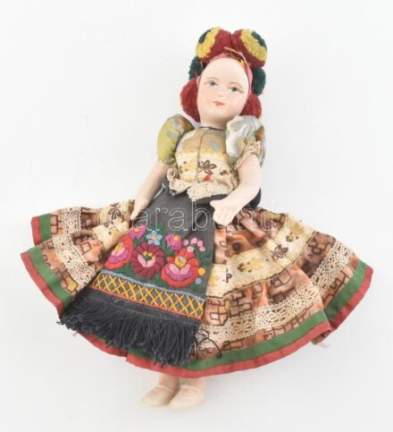 Matyó baba, kopásnyomokkal, m: 33 cm