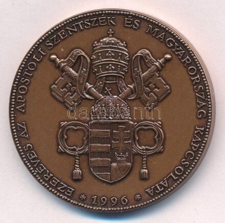 Bozó Gyula (1913-2004) 1996. 'Ezeréves az Apostoli Szentszék és Magyarország kapcsolata' Br emlékérem eredeti, kissé sérült fóliatokban (42,5mm) T:1