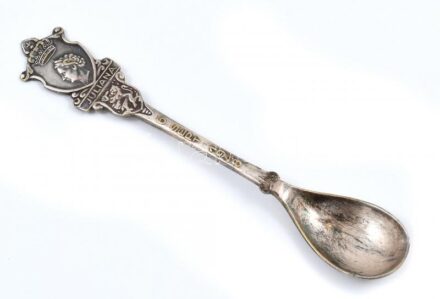Juliana emlékkanál, kopásnyomokkal, h: 11,5 cm