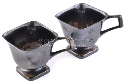 2 db Art deco ezüstözött alpakka bögre, XX. sz. eleje, jelzettek, koruknak megfelelő állapotban, m: 9 cm