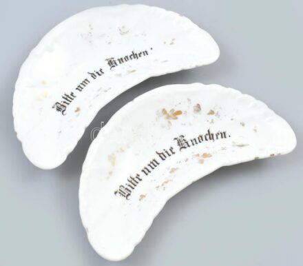 2 db porcelán csontos tál, jelzés nélkül, kopott, hajszálrepedésekkel, h: 17 cm