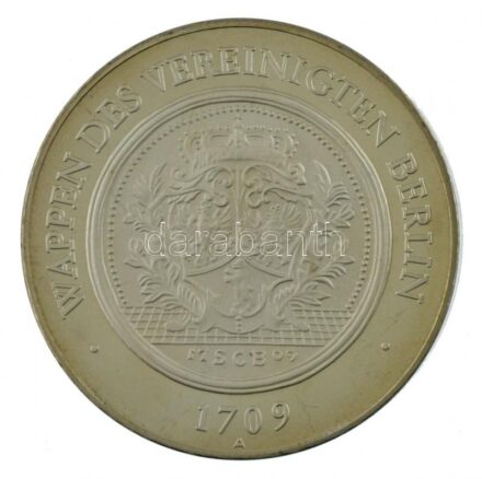 NDK 1987. 'Német Történeti Múzeum - 750 éves Berlin / Az egyesült Berlin címere 1709A' ezüstözött Cu-Ni emlékérem eredeti tokban (40mm) T:PP Germany 1987. 'Museum of German History - 750 Years of Berlin / Coat of arms of the united