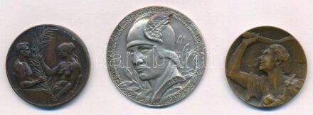 ~1930-1940. 'Magyar Országos Torna Szövetség' bronz díjérem (30mm) + 1934. '28.V.1934. T.M.K. Ulymaguja' gravírozással bronz teniszező díjérem (30mm) + 1938. 'Pénzintézeti Sportegyletek Ligája 1912 / Férfi nyílt ping-pong 1938 I'