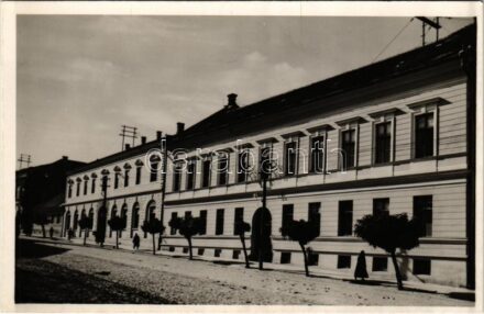 Zilah, Zalau; Polgári leányiskola. Kaszab László kiadása / girl school