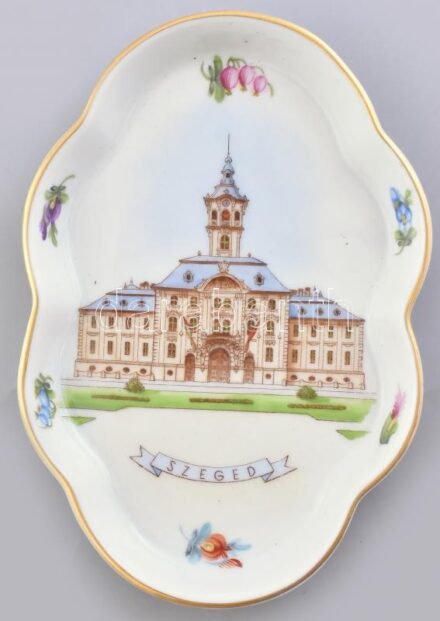 Herendi porcelán 'Szeged' tálka, kézzel festett, jelzett, kis kopásnyomokkal, 13,5×9 cm