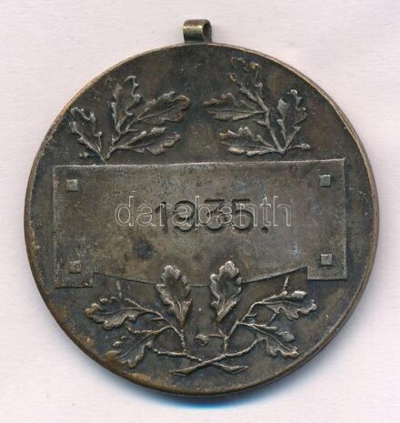 1935. 'C.L.L. / 1935' ezüstözött bronz labdarúgó díjérem (függesztőkarika nélkül) T:3