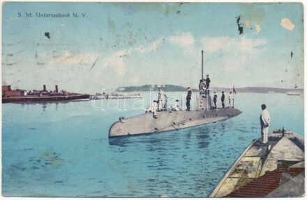 1914 SM Unterseeboot N. 'V' / Az Osztrák-Magyar Haditengerészet U-5 tengeralattjárója matrózokkal / WWI Austro-Hungarian Navy submarine SM U 5 with mariners. C. Fano + 'Kaiserliche und Königliche Kriegsmarine' (ázott / wet damage)