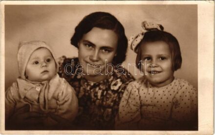 Mother with children. photo (kis szakadás / small tear)