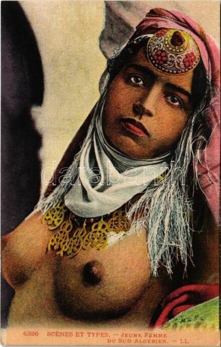 Scenes et Types. Jeune Femme du Sud Algérien / half-naked Algerian woman