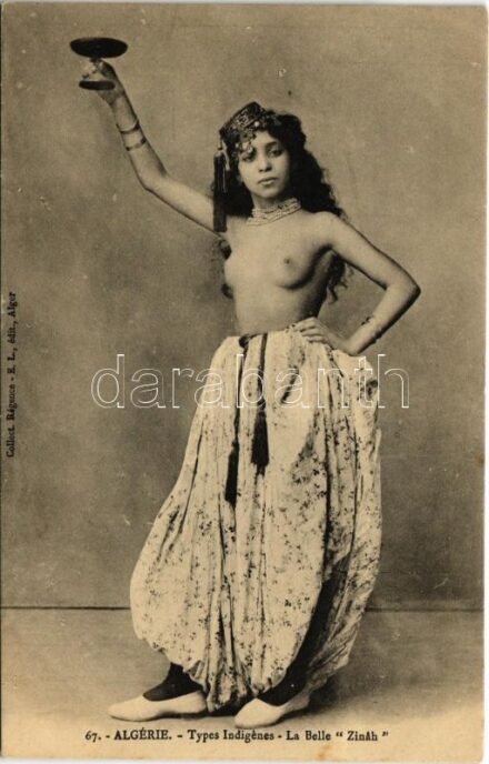 Algérie. Types Indigenes. La Belle 'Zinah' / half-naked Algerian woman