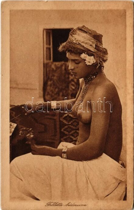 Fillette Bedouine / half-naked Beduin woman (EK)