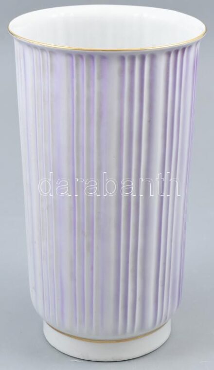 Hollóházi porcelán lila váza aranyozott szegéllyel, jelzett, kis kopásnyomokkal, m: 25 cm