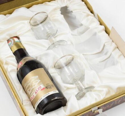 1973 Tokaji aszú 3 puttonyos fehérbor dísz csomagolásban két pohárral