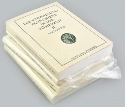 Fitz, Jenő: Die Verwaltung Pannoniens in der Römerzeit I-IV. köt. (Pannonia kormányzása a római korban.) Ford.: Mátyás Esterházy. Bp., 1993., Encyclopédia Kiadó. Kiadói kartonált papírkötések, és kiadói papírkötés, a 3