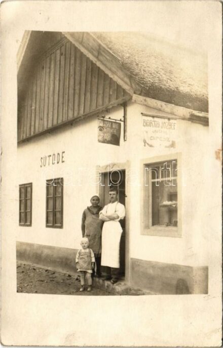 Újszász (?), Kulcsár Imre sütödéje és Barta József cipész üzlete. photo (fl)
