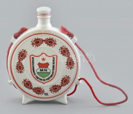 Hollóházi Magyar Néphadsereg kulacs, matricás, jelzett, kopásnyomokkal, m: 16 cm