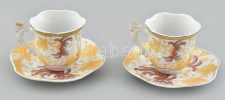 2 db porcelán kávés csésze és alj, jelzés nélkül, kopásnyomokkal