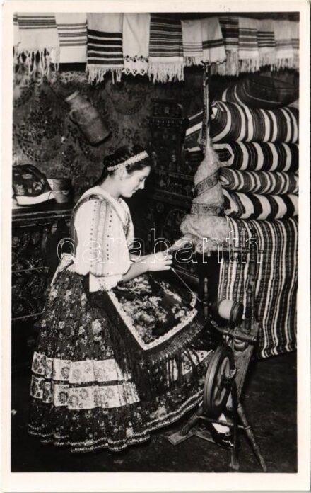 Sárközi népviselet, magyar folklór / Hungarian folklore from Sárköz