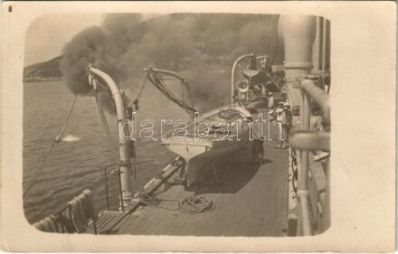 SMS Zenta az Osztrák-Magyar Haditengerészet Zenta-osztályú védett cirkálója. Fedélzet matrózokkal / K.u.K. Kriegsmarine / WWI Austro-Hungarian Navy, SMS Zenta armored cruiser. Board with mariners. photo (EK)