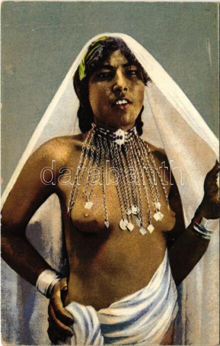 Scenes et Types / half-naked Arab woman (EK)