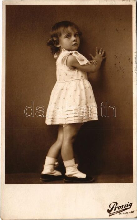 1935 Kislány / girl. Proszig műterem (Budapest) photo (EK)