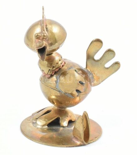 Mid-Century Figurative Art by Magda és Andrzej Nowakowscy (1938 - 2008): Kakas / Kogut, névjegy tartó, örvösművészeti réz. Jelzett: Magda i Andreze Nowakowscy. m:5cm, h:4cm. Andrzej Jerzy Nowakowski Warszawa / Varsó. 1938. október 2-án