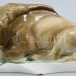 Zsolnay bika, kézzel festett, jelzett, sérült, m:11 cm