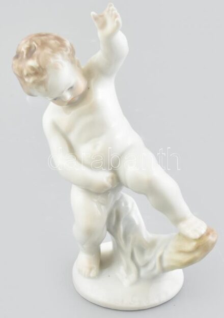 Herendi porcelán puttó, kézzel festett, jelzett, sérült: ujja letörtve, m: 18 cm, Tervező: Nemes György