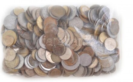Vegyes, magyar és külföldi érmetétel mintegy ~1kg súlyban T:vegyes Mixed, Hungarian and foreign coin lot (~1kg) C:mixed