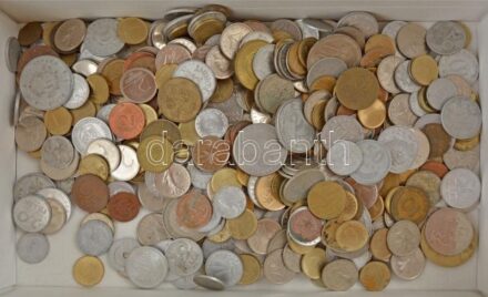 Vegyes, magyar és külföldi érmetétel mintegy ~1kg súlyban T:vegyes Mixed, Hungarian and foreign coin lot (~1kg) C:mixed