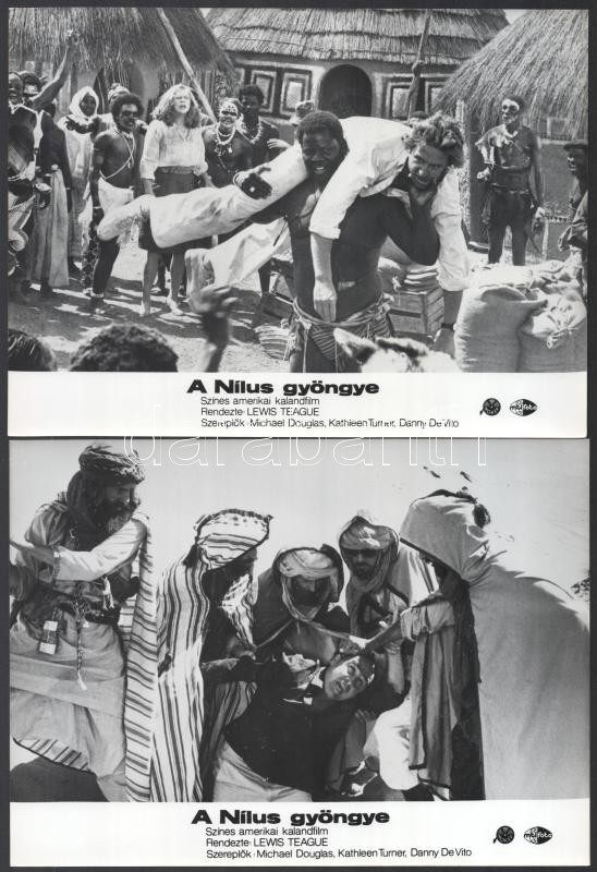 cca 1985 ,,A Nílus gyöngye' című amerikai kalandfilm jelenetei és szereplői (köztük Michael Douglas, Kathieen Turner, Danny De Vito), 8 db vintage produkciós filmfotó, ezüst zselatinos fotópapíron, a használatból eredő (esetleges) - Image 3
