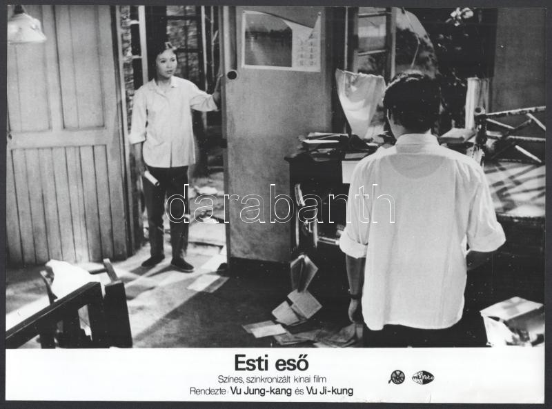 cca 1980 ,,Esti eső' című kínai film jelenetei és szereplői, 7 db vintage produkciós filmfotó, ezüst zselatinos fotópapíron, a használatból eredő (esetleges) kisebb hibákkal, 18x24 cm - Image 4