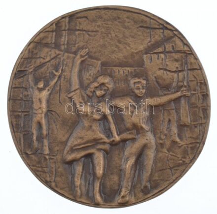 1974. 'Sátoraljaújhelyi börtönkitörés emlékére 1944-1974' bronz emlékérem (77mm) T:1-