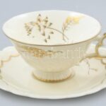 Sorau Carstens porcelán teáscsésze, 1930 körül, jelzett, kopásnyomokkal.
