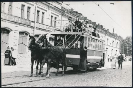 Lóvasút valahol Oroszországban, 1 db vintage produkciós filmfotó, ezüst zselatinos fotópapíron, egy mozigépész hagyatékából, 15,8x24 cm