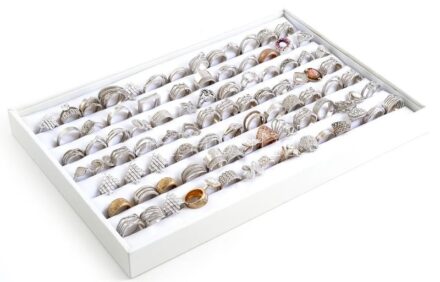 Ezüst (Ag) cca. 90 db köves gyűrű, jelzett, vegyes méretben, néhányon kőhiányok, bruttó: 510g