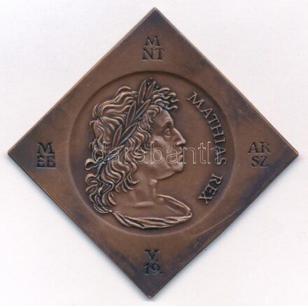 Fritz Mihály (1947-) 1990. 'Mathias Rex' Mátyás király halálának 500. évfordulója, bronz csegely emlékérem (51x51mm) T:1- Adamo SF15