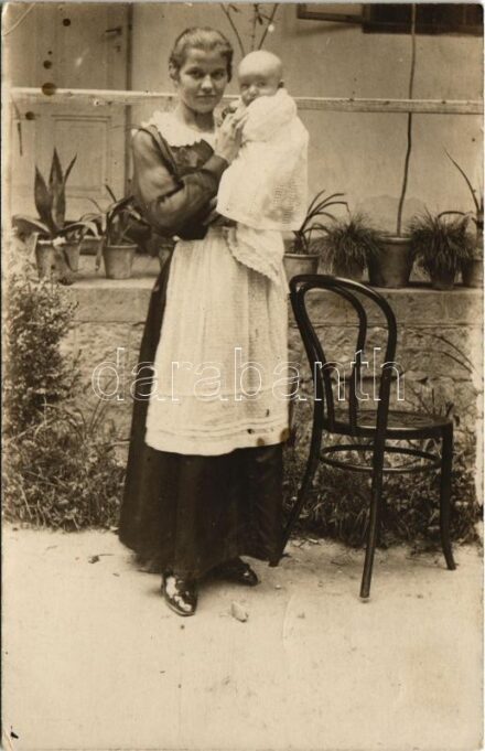 Lady with child. photo (EK)