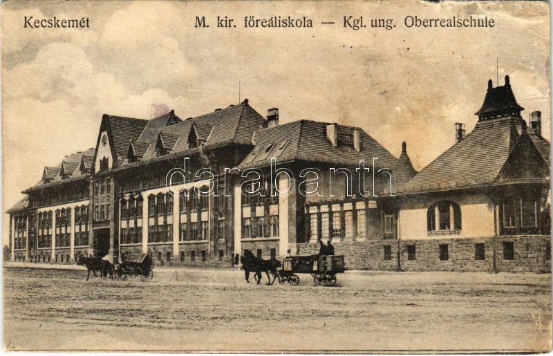 Kecskemét, M. kir. főreáliskola, lovas szekerek (Rb)