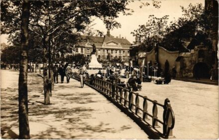 Kecskemét, piac, Fuchs Samu üzlete. G. Fekete Mihály kiadása