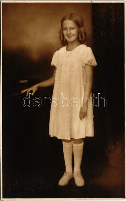 1935 Lány / girl. Szilágyi (Budapest) photo