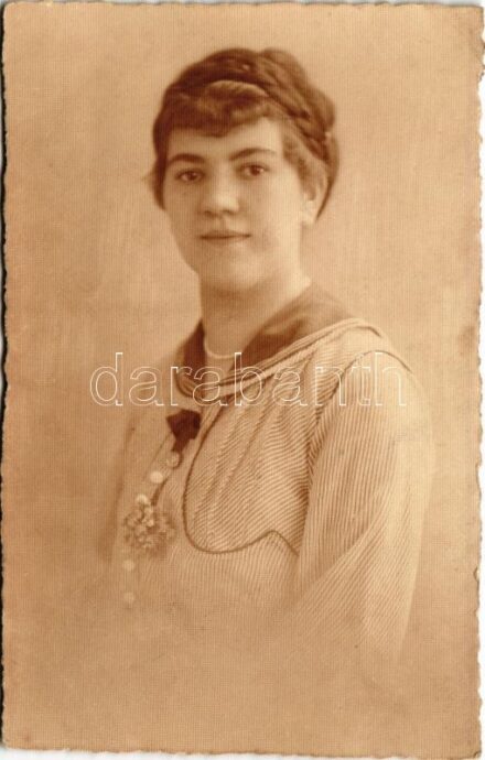 1917 Hölgy / Lady. Mona Lisa művészi fényképészet és arckép festészeti válllalat (Budapest) photo