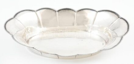 Ezüst (Ag) Art Deco kínálótál, jelzett, egyik illesztésnél sérülés, 30x16 cm, nettó: 293g