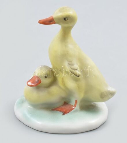 Aquincum kacsa pár porcelán figura, kézzel festett, jelzett, kopásnyomokkal, m: 8 cm