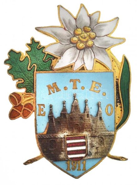 1911. 'M.T.E. E-O (Magyar Turista Egyesület Esztergomi Osztálya) 1911' zománcozott és aranyozott jelvény függőleges tűvel (29x41mm) T:1- patina