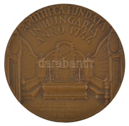 1974. 'Apotheca fundata in Hungaria anno 1744 / In memoriam fundationis Societatis Pharmaceuticae Hungaricae 1924-1974' kétoldalas Br emlékérem a Magyar Gyógyszerész Szövetségtől (60mm) T:1-